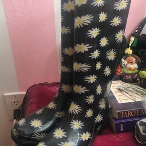 Black Daisy Rain Boots Size 8